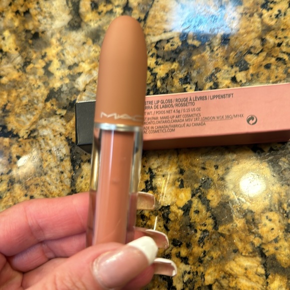 - Mac lip stain colored Angel - Picture 4 of 4